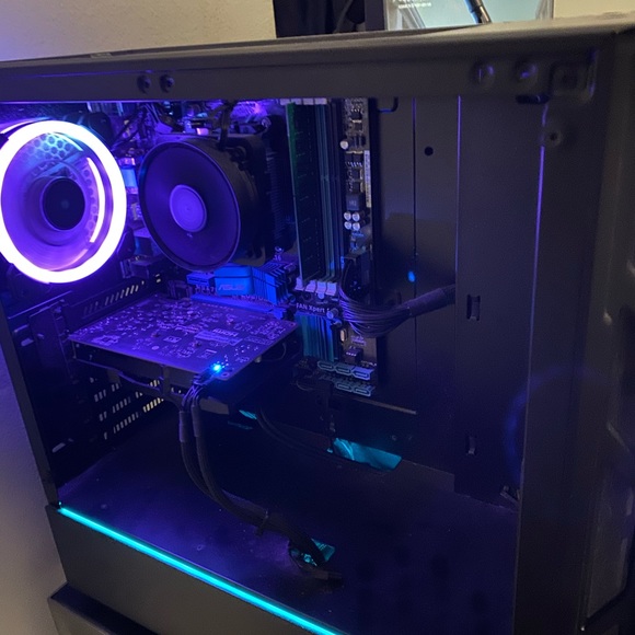 CyberPower gaming Pc - Picture 1 of 3